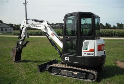 2013 bobcat e32m mini excavator|bobcat e32 excavator specs.